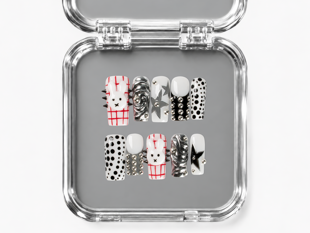 PRETTY LITTLE CHAOS, press on nails square, longueur medium, 3D, chrome, pois, vue 4