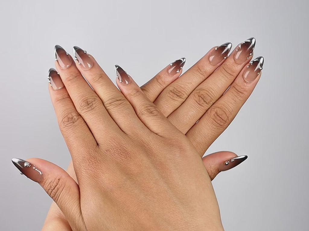 SLOW MELT, almond press-on nails, medium length, 3D, chrome, fade, video