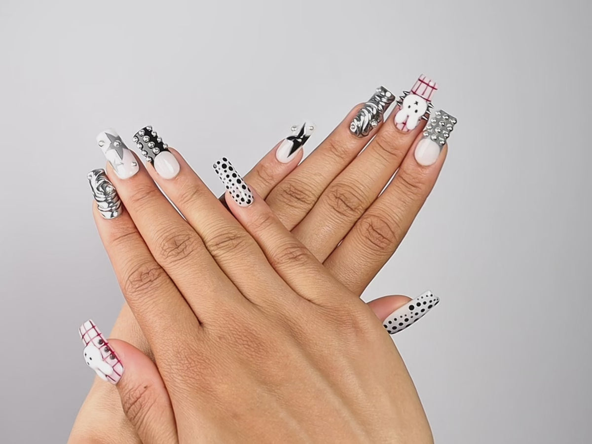 PRETTY LITTLE CHAOS, press on nails square, longueur medium, 3D, chrome, pois, vidéo