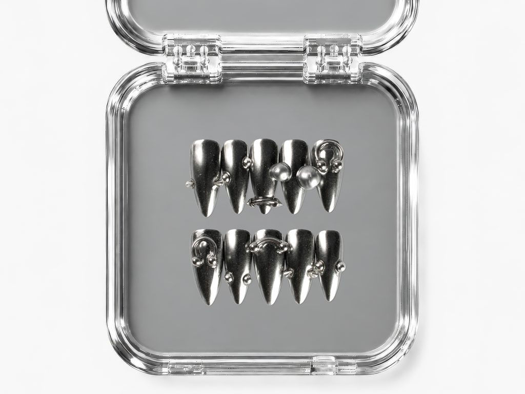 SILVER TROUBLE, press on nails stiletto, longueur medium, 3D, chrome, vue 4